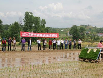  曲阜市玉米生產(chǎn)全程機械化現場(chǎng)示范觀(guān)摩會(huì )在尼山鎮舉行